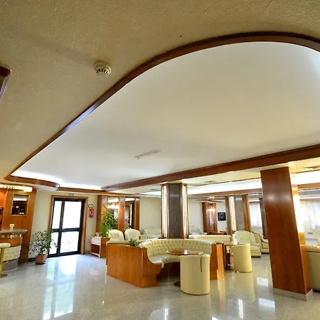 Grand Delle Rocche 4* ロッカ・ディ・メッツォ