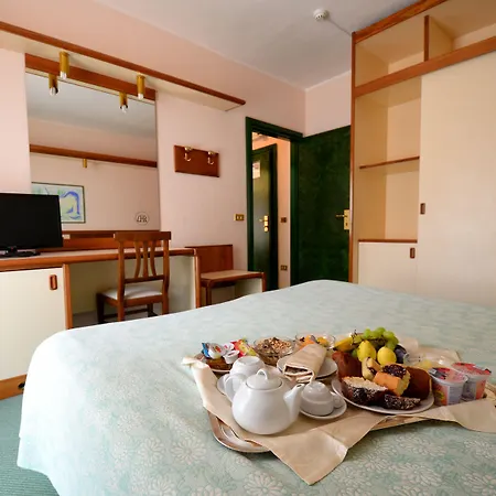 Отель Grand Delle Rocche