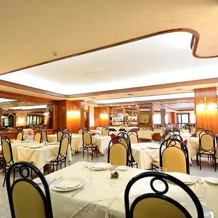 Grand Delle Rocche Отель 4*