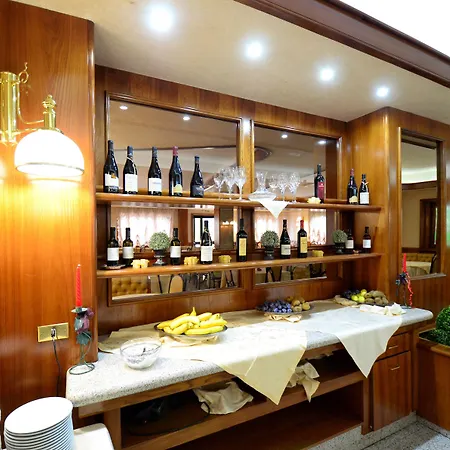 Отель Grand Delle Rocche 4*