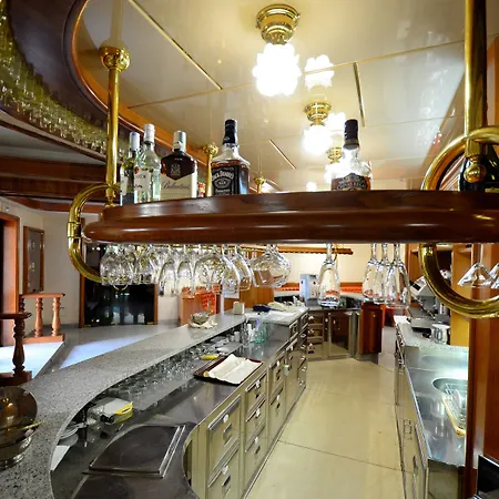 Grand Delle Rocche 4* Рокка-ди-Меццо