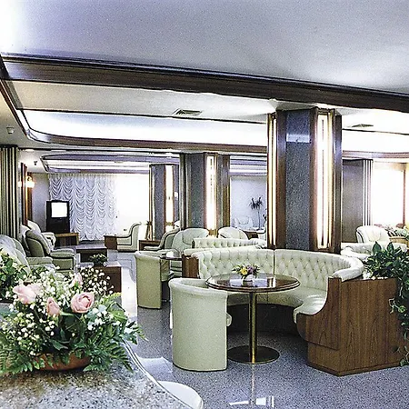 Отель Grand Delle Rocche 4*