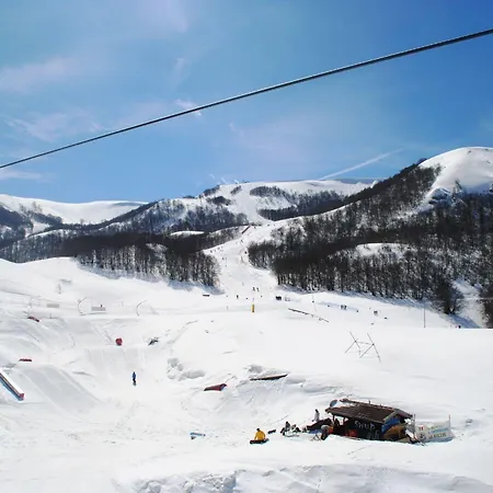 Отель Grand Delle Rocche Рокка-ди-Меццо
