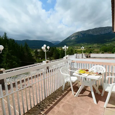 Grand Delle Rocche فندق روكّا دي ميتْسو