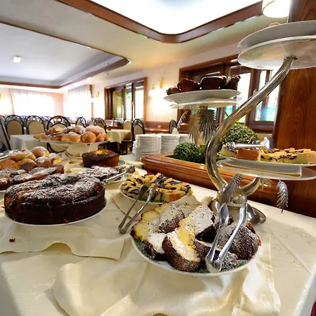 Grand Delle Rocche 4* ロッカ・ディ・メッツォ