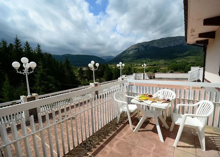 Grand Delle Rocche Отель Рокка-ди-Меццо