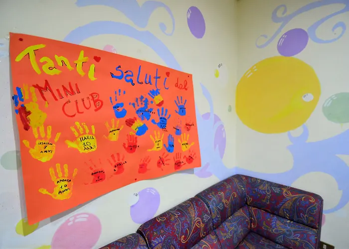 Отель Grand Delle Rocche Рокка-ди-Меццо