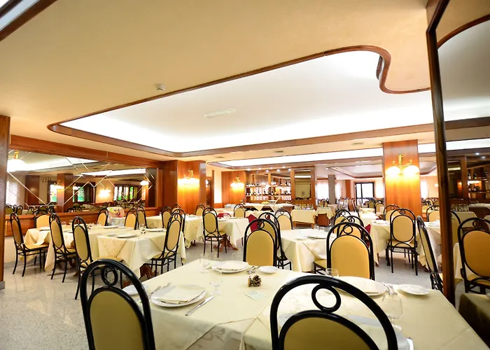 Grand Delle Rocche Отель 4*