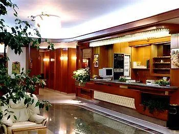 Отель Grand Delle Rocche Рокка-ди-Меццо