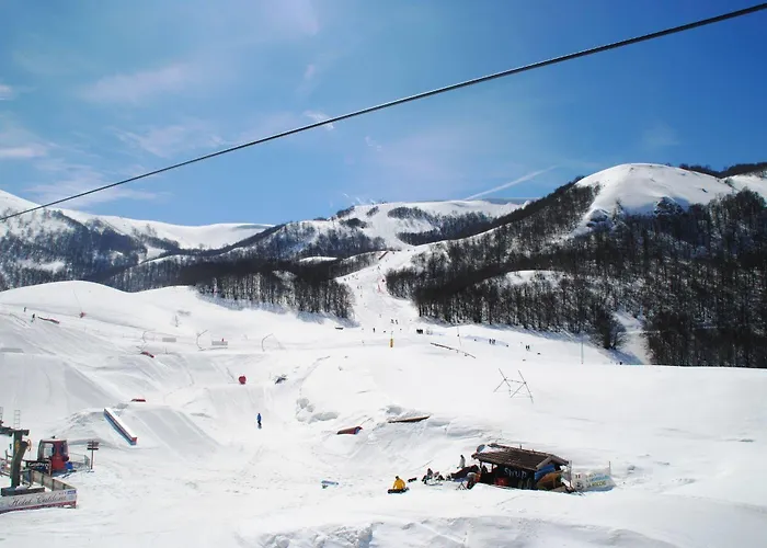 Отель Grand Delle Rocche Рокка-ди-Меццо